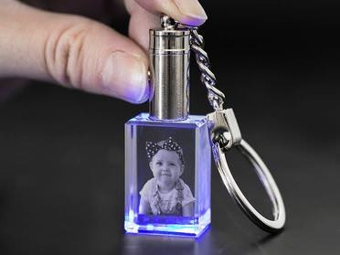 Llavero de cristal con luz
