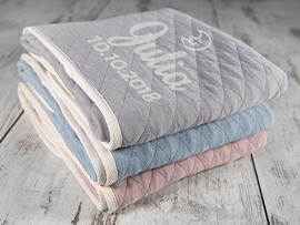 Manta de bebé bordada con nombre