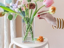 Florero de cristal grabado