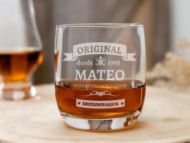 Vaso de whisky con grabado